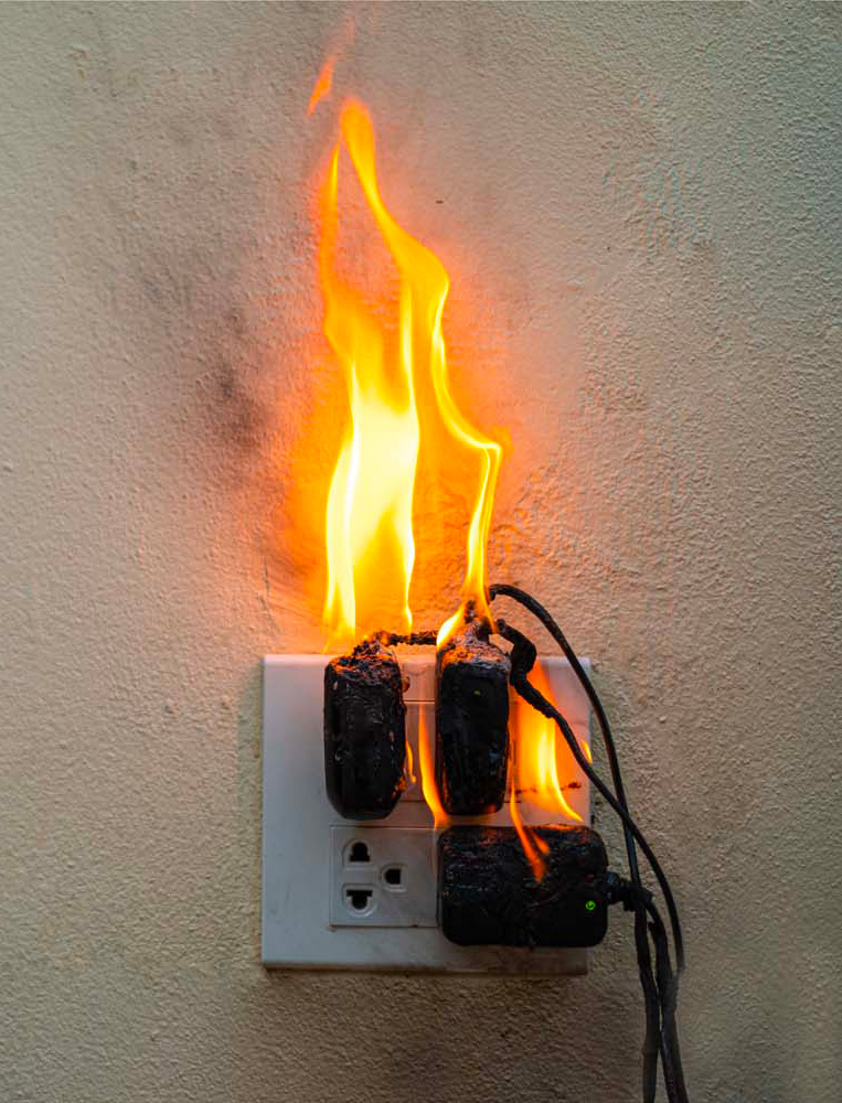 Incendie électrique dans une prise murale